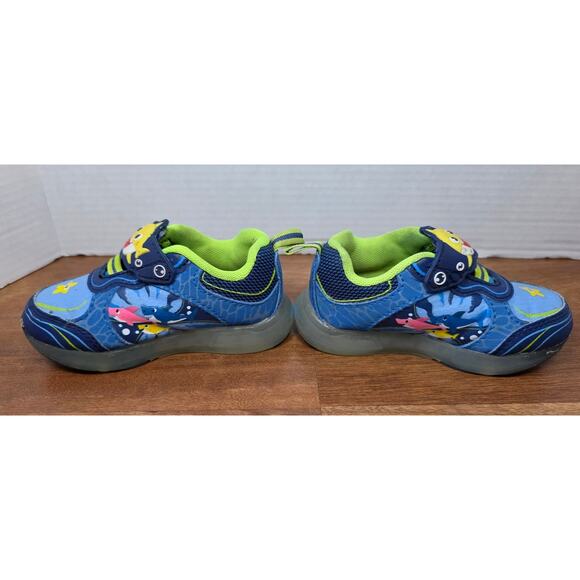 Baby Shark Pink Fong Light Up Toddler Shoes Size 6 - Picture 5 of 7